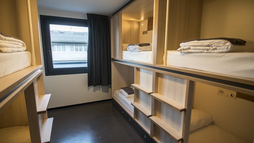 Bed in 6-Bed Mixed Dormitory Room with Shared Bathroom,435216528:JPEG