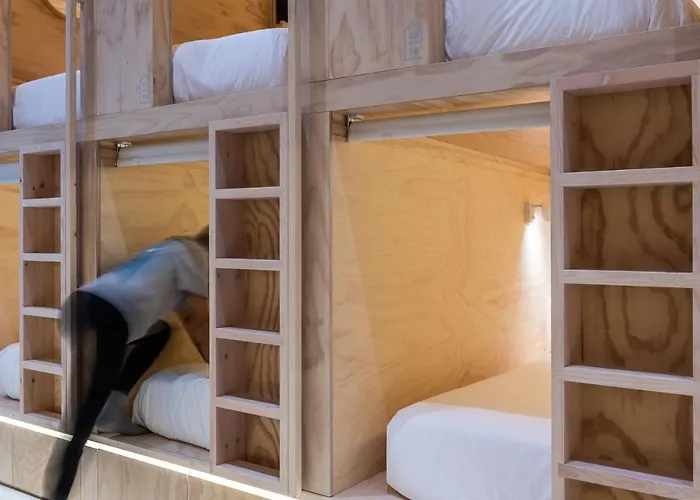 Colo Colo - Single Private BedsHostal